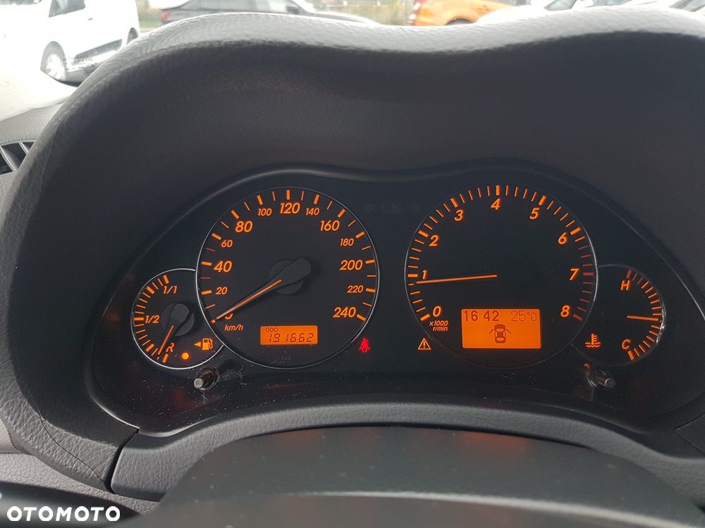 Toyota Avensis 2.0 VVT-i Executive - 17