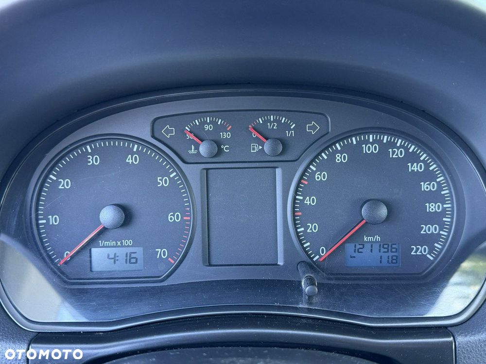 Volkswagen Polo - 8