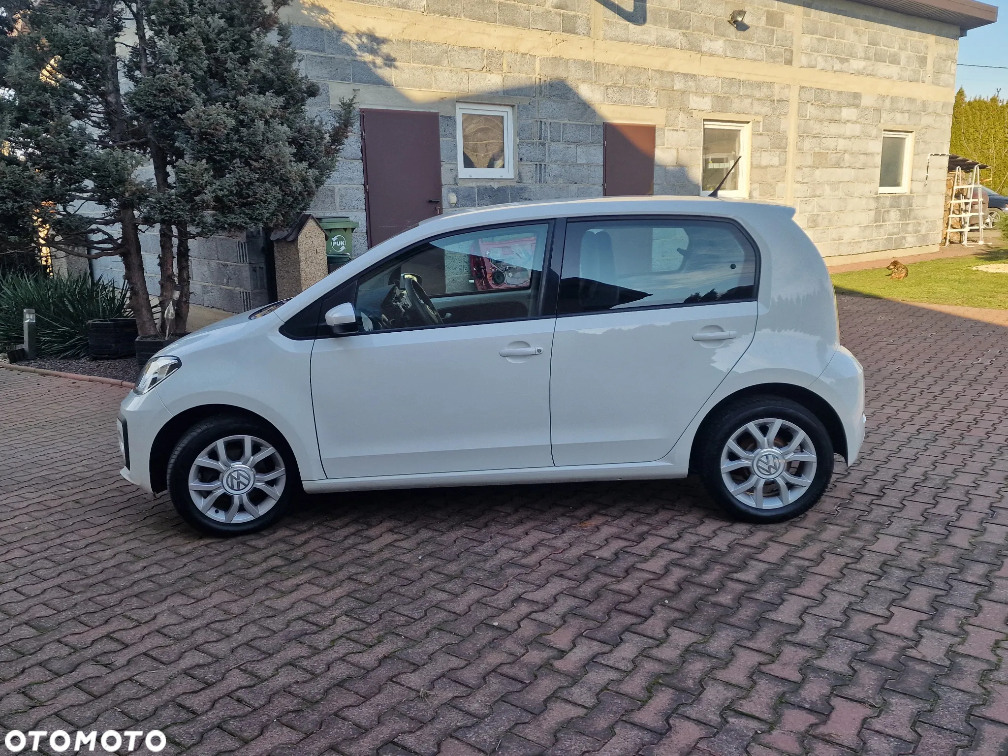Volkswagen up! (BlueMotion Technology) move - 4