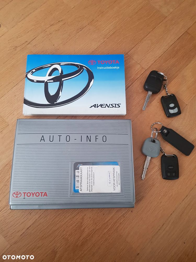Toyota Avensis - 29