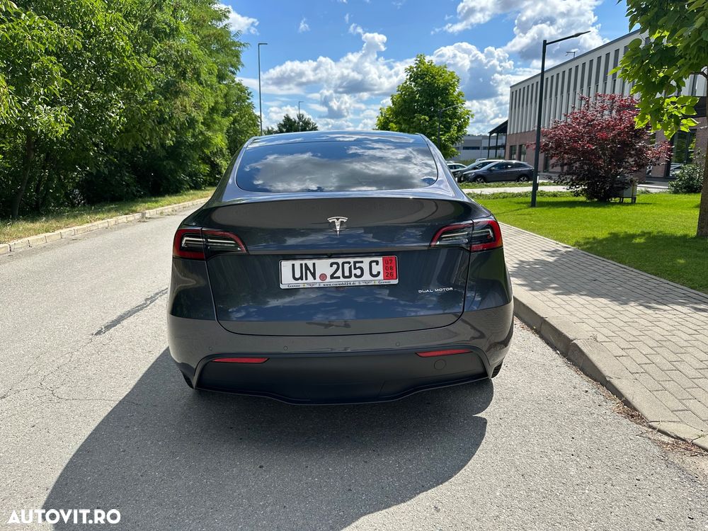 Tesla Model Y - 6