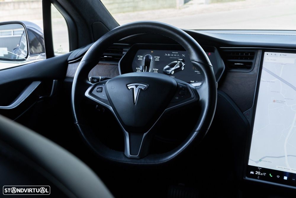 Tesla Model X - 11