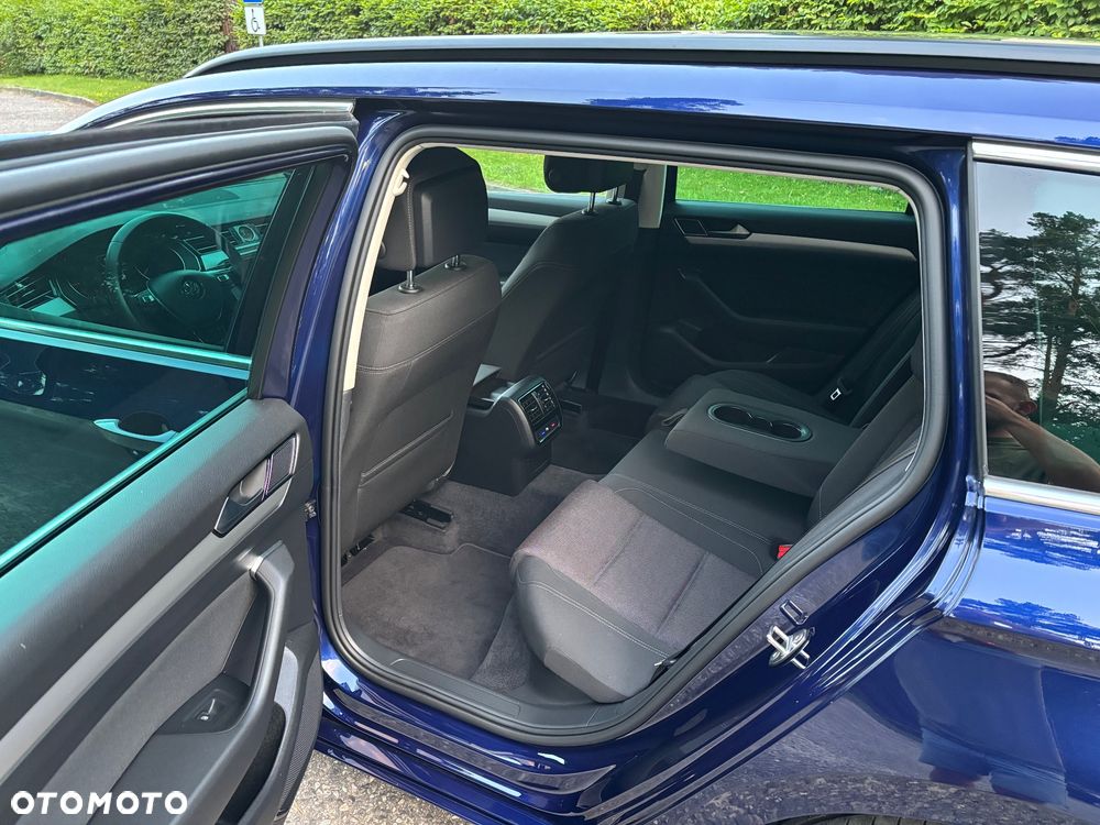Volkswagen Passat - 10