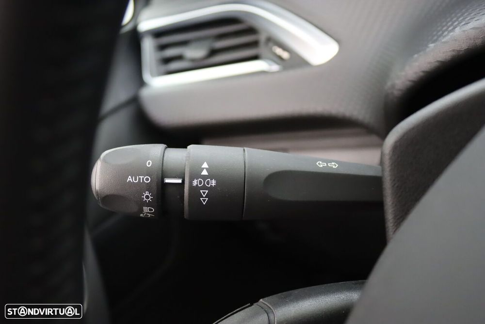 Peugeot 2008 1.2 PureTech Style - 12