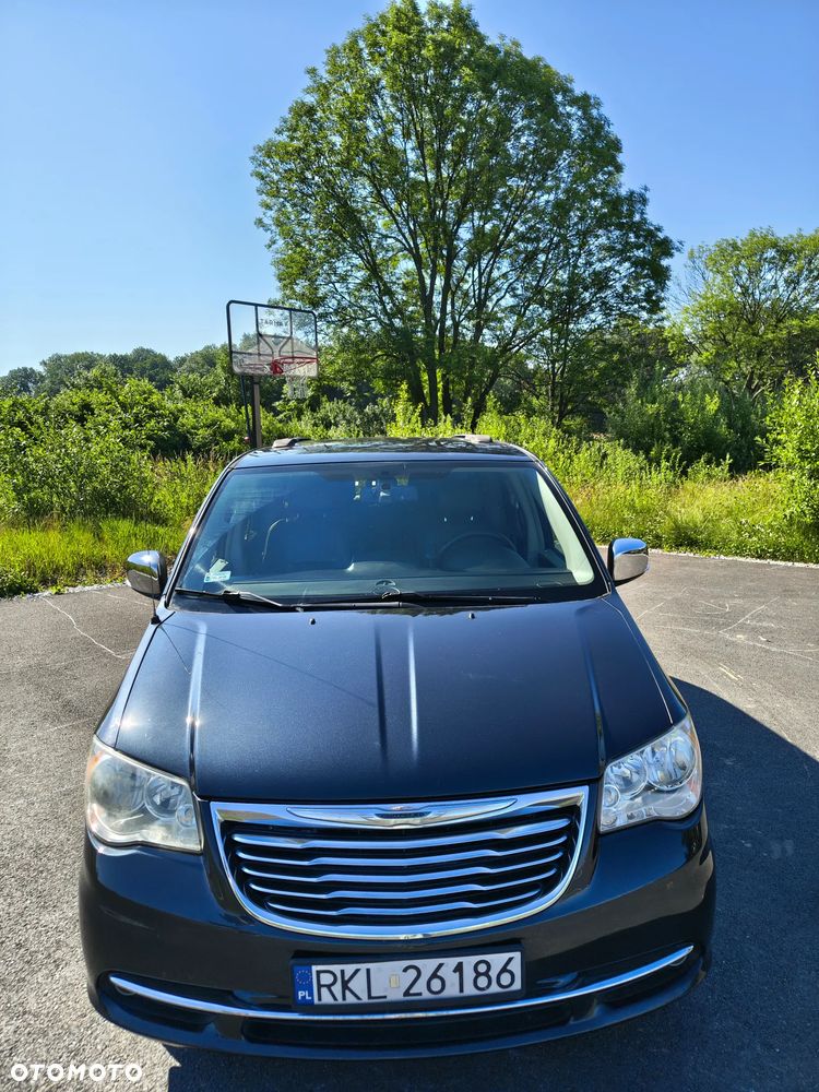 Chrysler Town & Country 3.6 Limited - 21