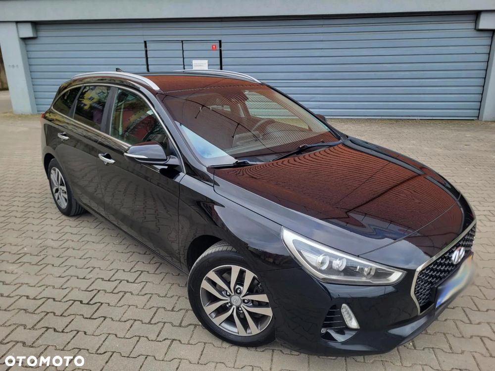Hyundai i30 blue Kombi 1.6 CRDi YES Gold - 19