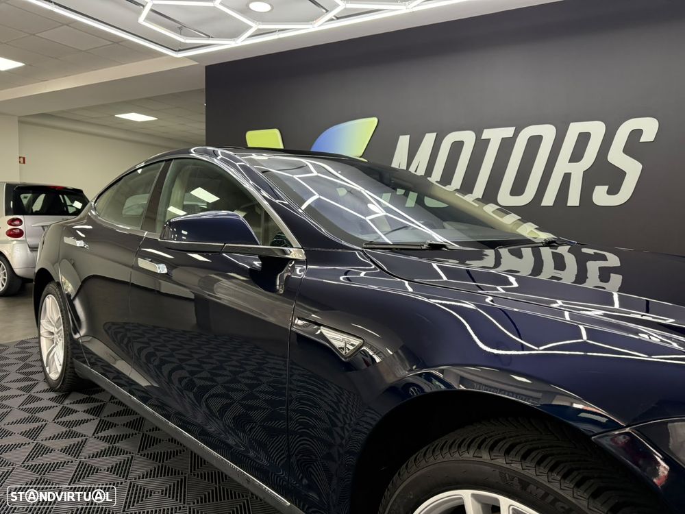 Tesla Model S - 3