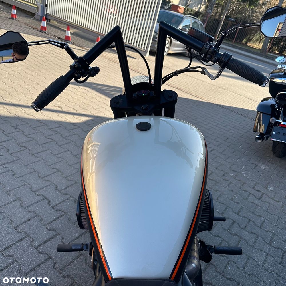 Suzuki Intruder - 16