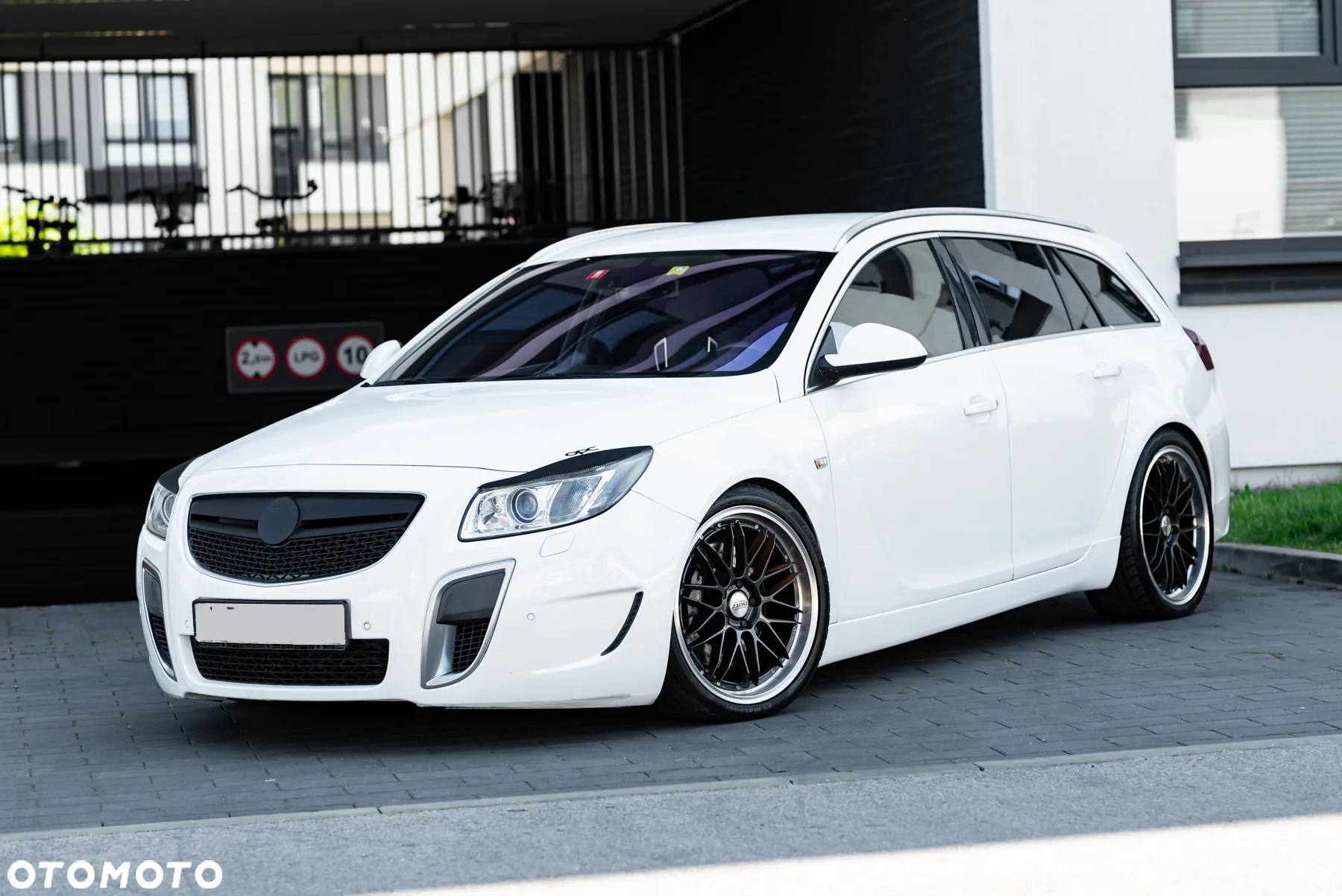 Opel Insignia 2.8 V6 Turbo 4x4 Sports Tourer OPC - 4