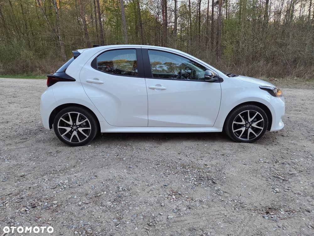 Toyota Yaris 116 1.5 VVT-i Black&White - 12