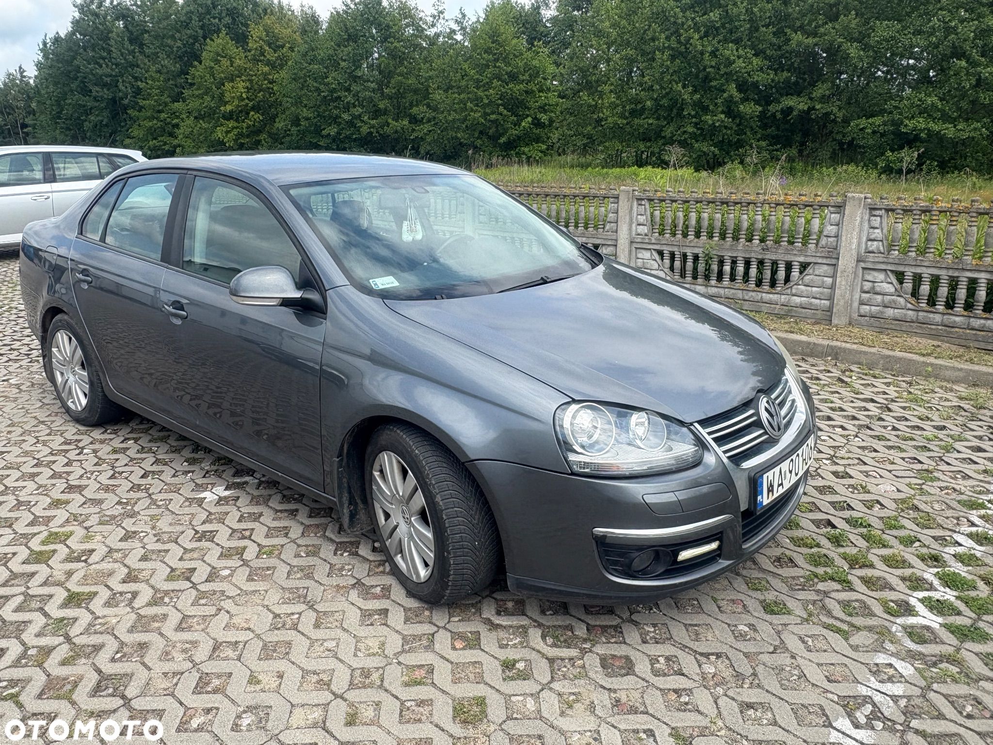 Volkswagen Jetta - 1