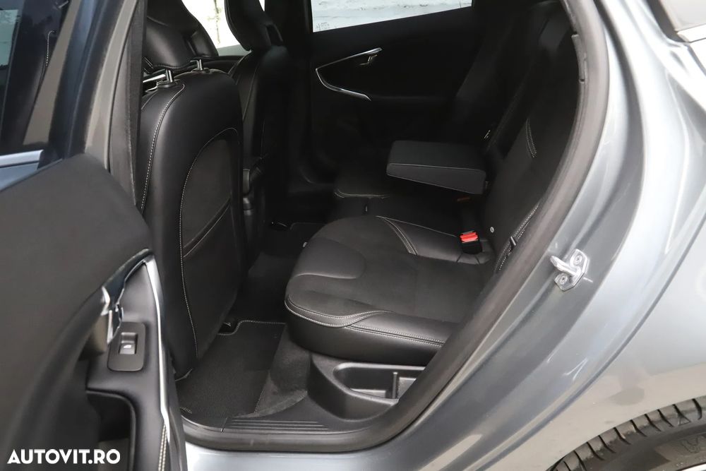 Volvo V40 D3 Geartronic RDesign - 10