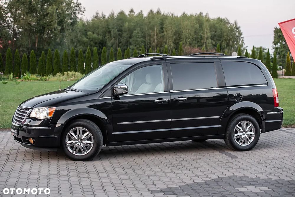 Chrysler Town & Country - 13