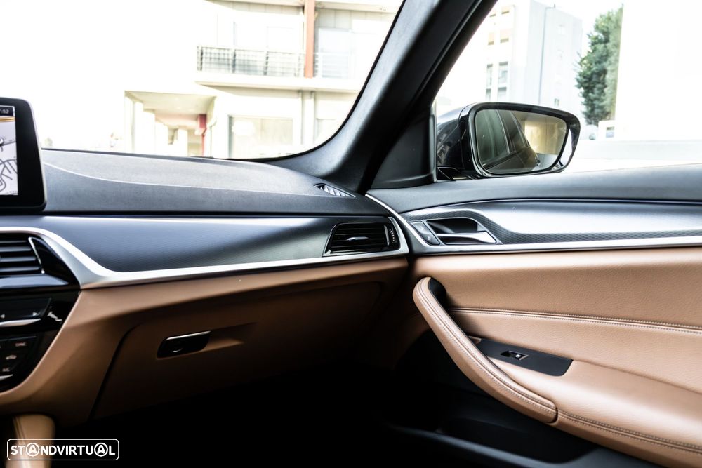 BMW 530 e Pack Desportivo M - 16