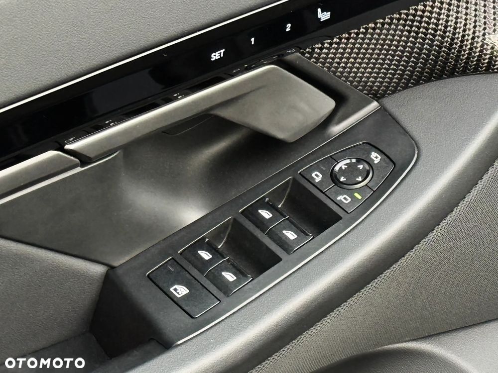 BMW Seria 5 520d - 25