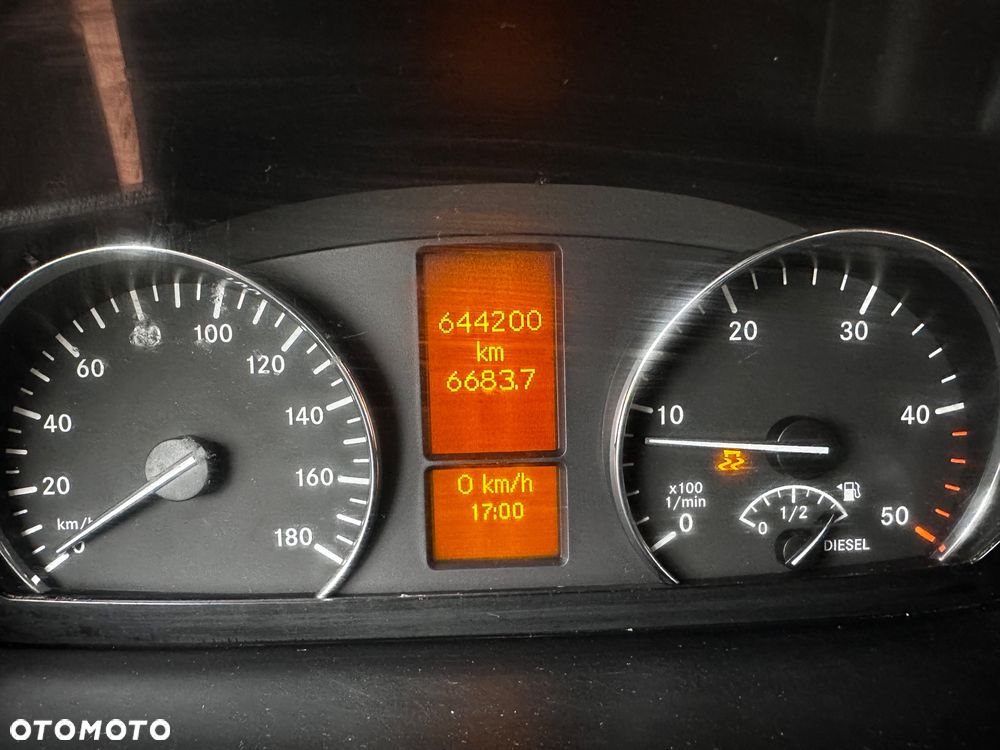 Mercedes-Benz Sprinter - 14