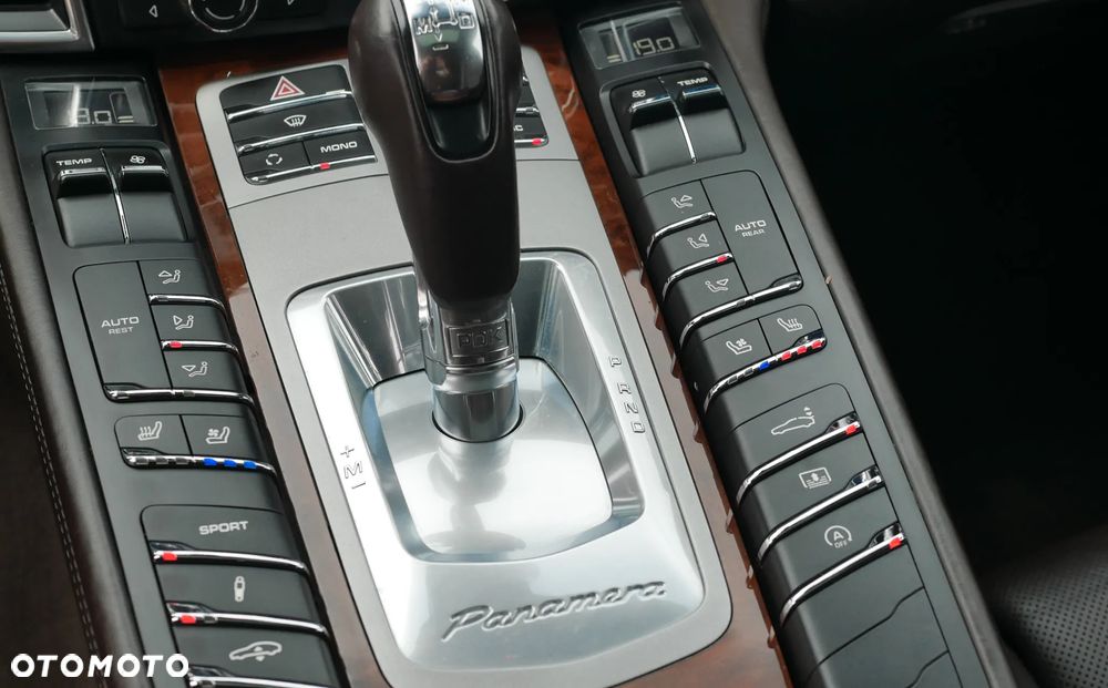 Porsche Panamera Turbo S PDK - 17