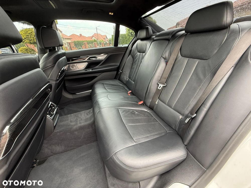 BMW Seria 7 750Li xDrive sport - 13