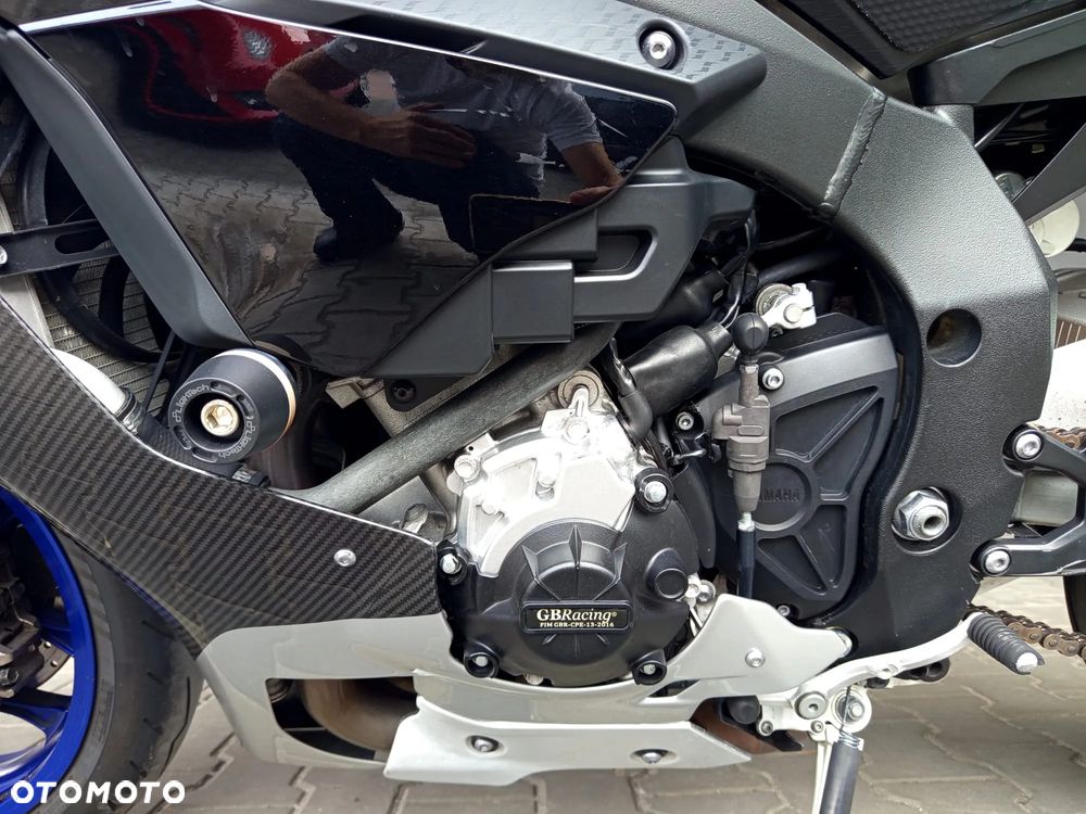 Yamaha R1 - 28
