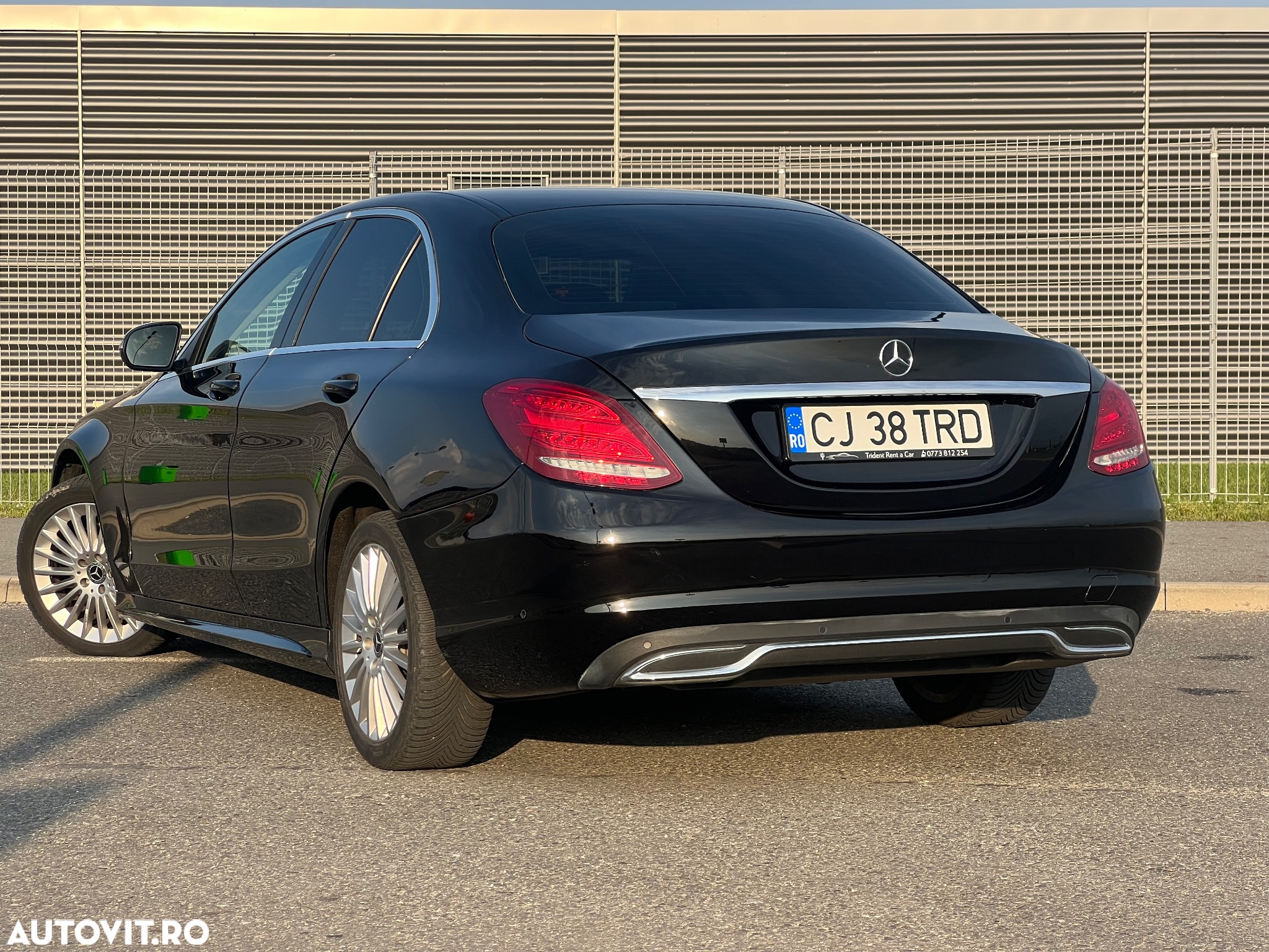 Mercedes-Benz C 220 d 4MATIC Aut. - 4