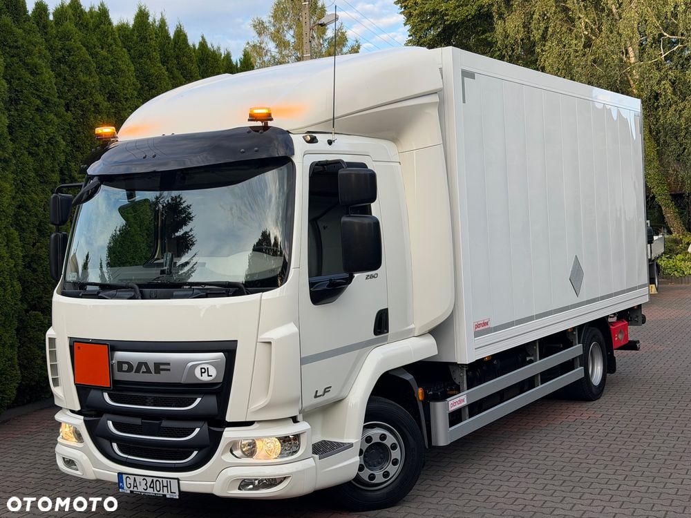 DAF DAF LF 12.260 AUTOMAT / PEŁNY ADR / LODÓWKA /SALON POLSKA / WINDA 1.5 TONY / PRZEBIEG 138.000 TYŚ KM / JEDYNY W POLSCE / FABRYCZNIE NOWY / UNIKAT / ŁÓŻKO / WOZIŁ AMUNICJE / KONTENER CAŁY WYBITY / PACHNIE NOWOŚCIĄ - 1