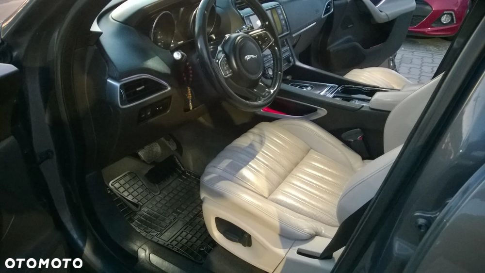 Jaguar F-Pace 2.0 i4D AWD Prestige - 11