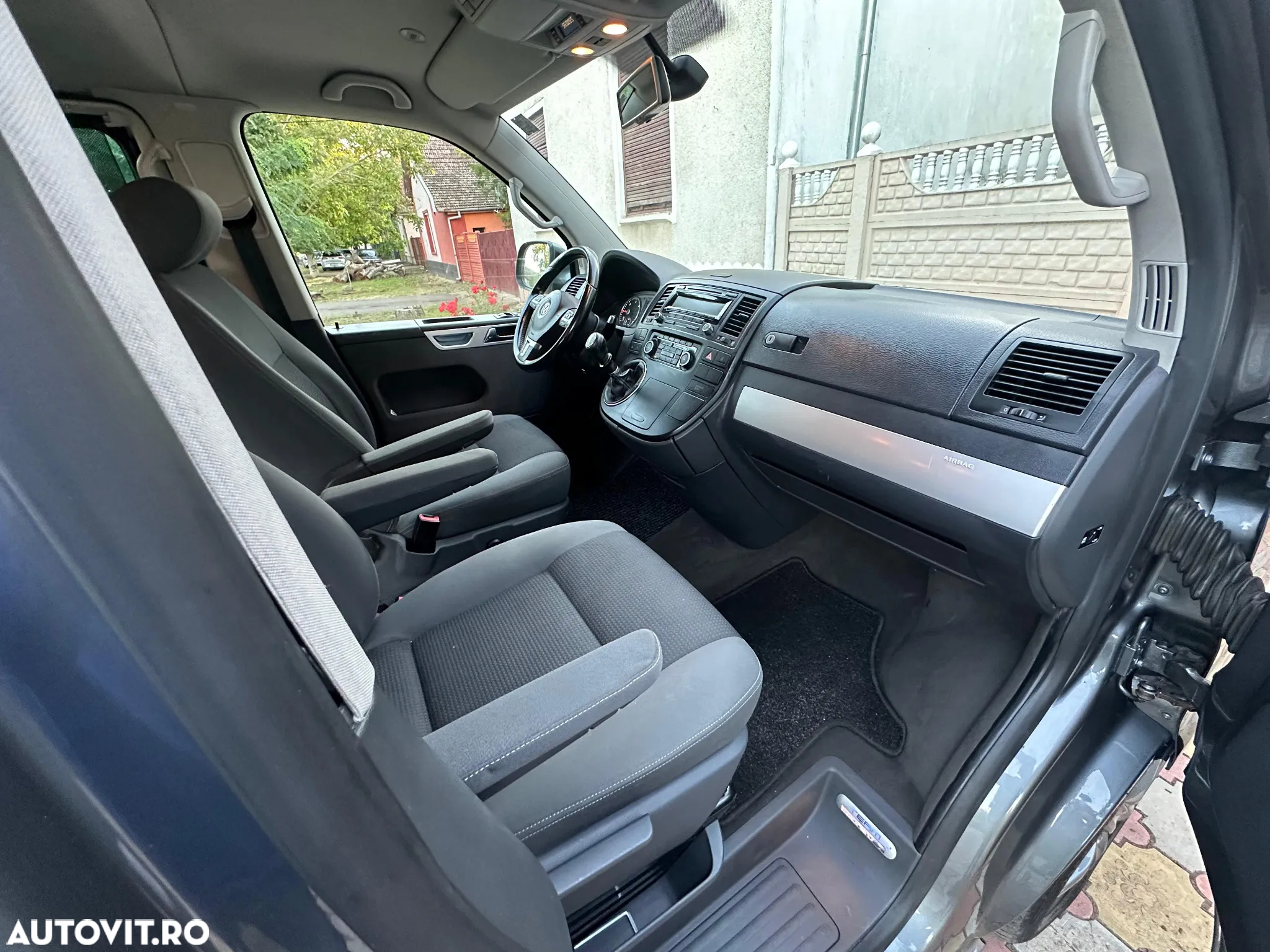 Volkswagen Multivan - 10