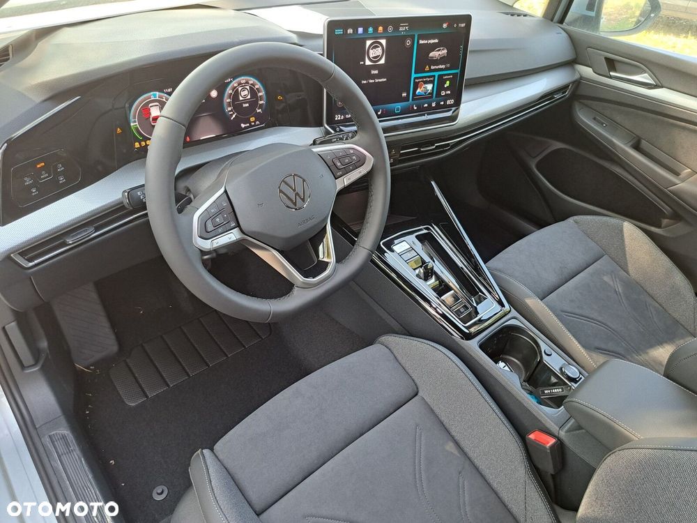 Volkswagen Golf - 8