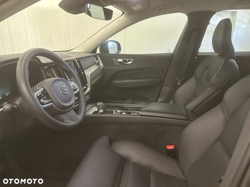 Volvo XC 60 B4 D AWD Plus Dark - 11