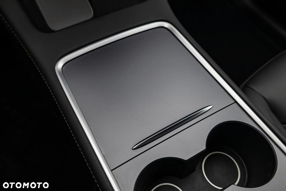 Tesla Y Performance AWD - 26