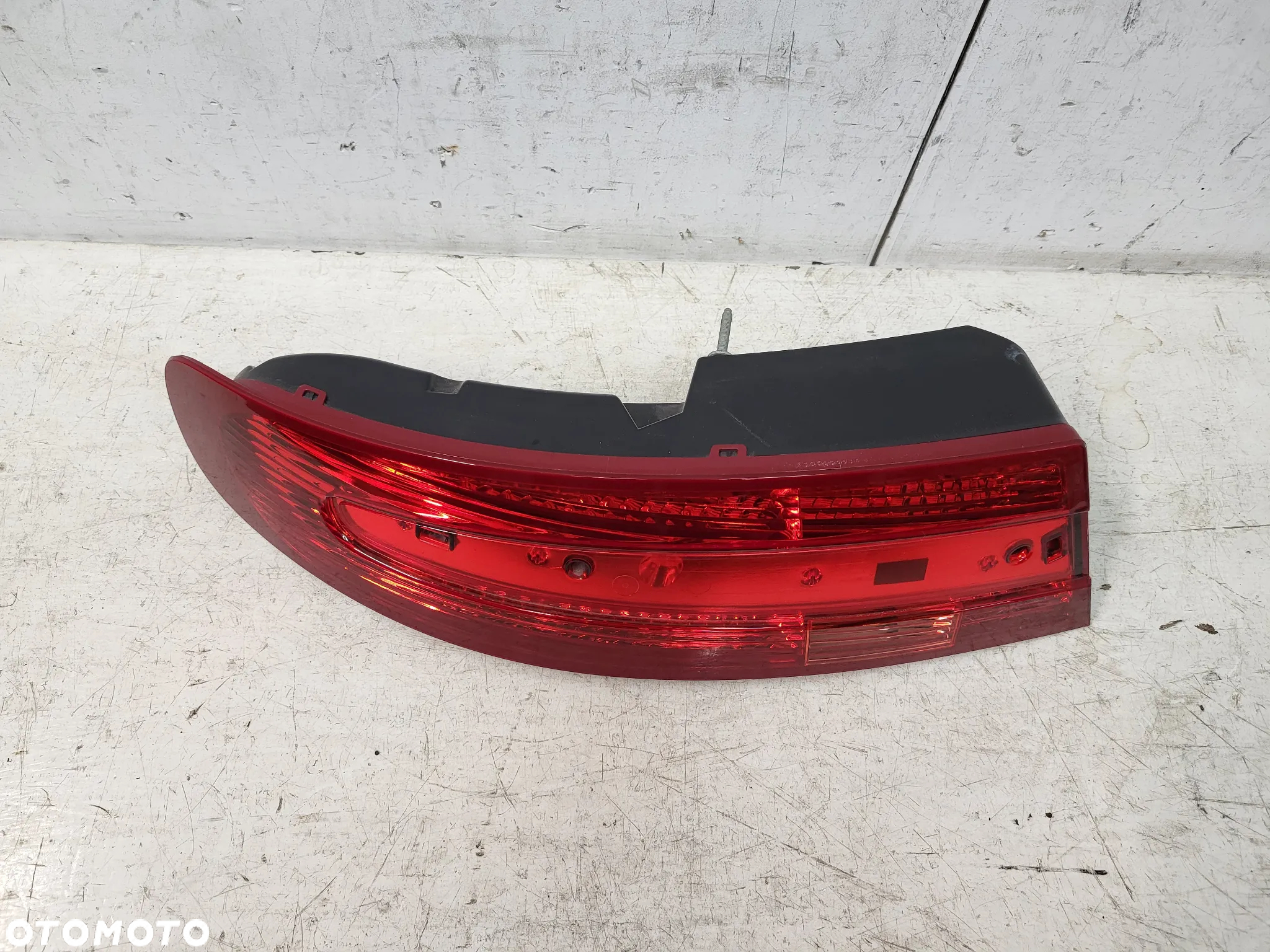 Aston Martin DB9 DBS lampa lewa tylnia tył - 2