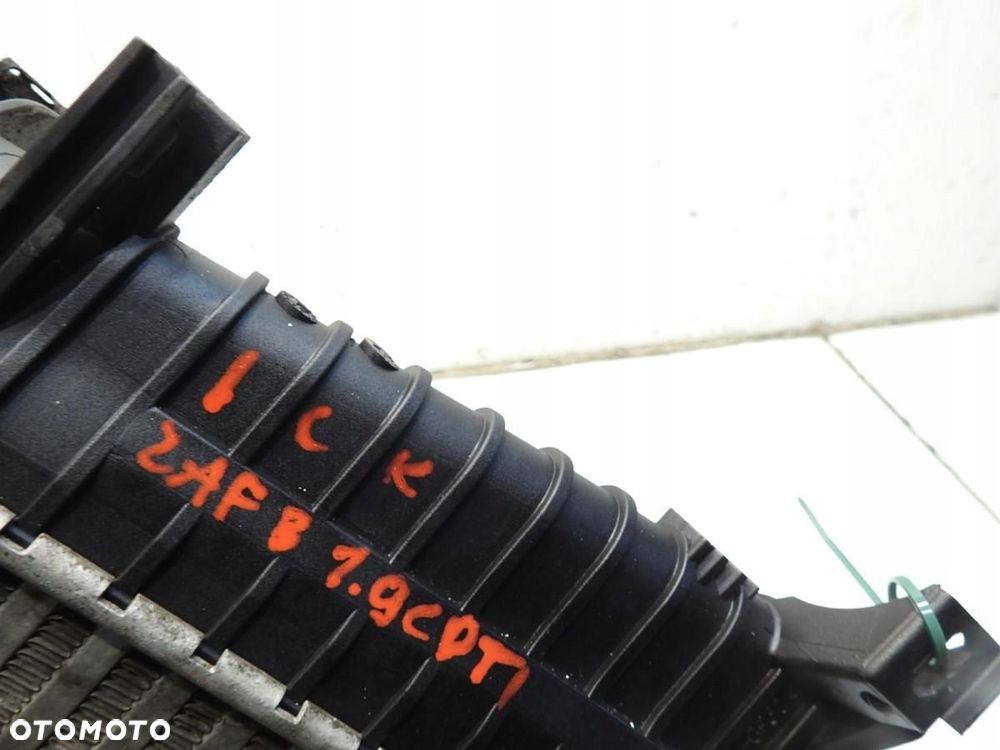 CHŁODNICA INTERCOOLER OPEL ZAFIRA B 1.9 DCI 13223395 - 2