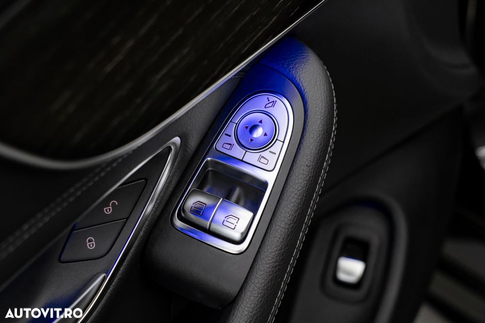 Mercedes-Benz C 300 4MATIC Aut. - 37