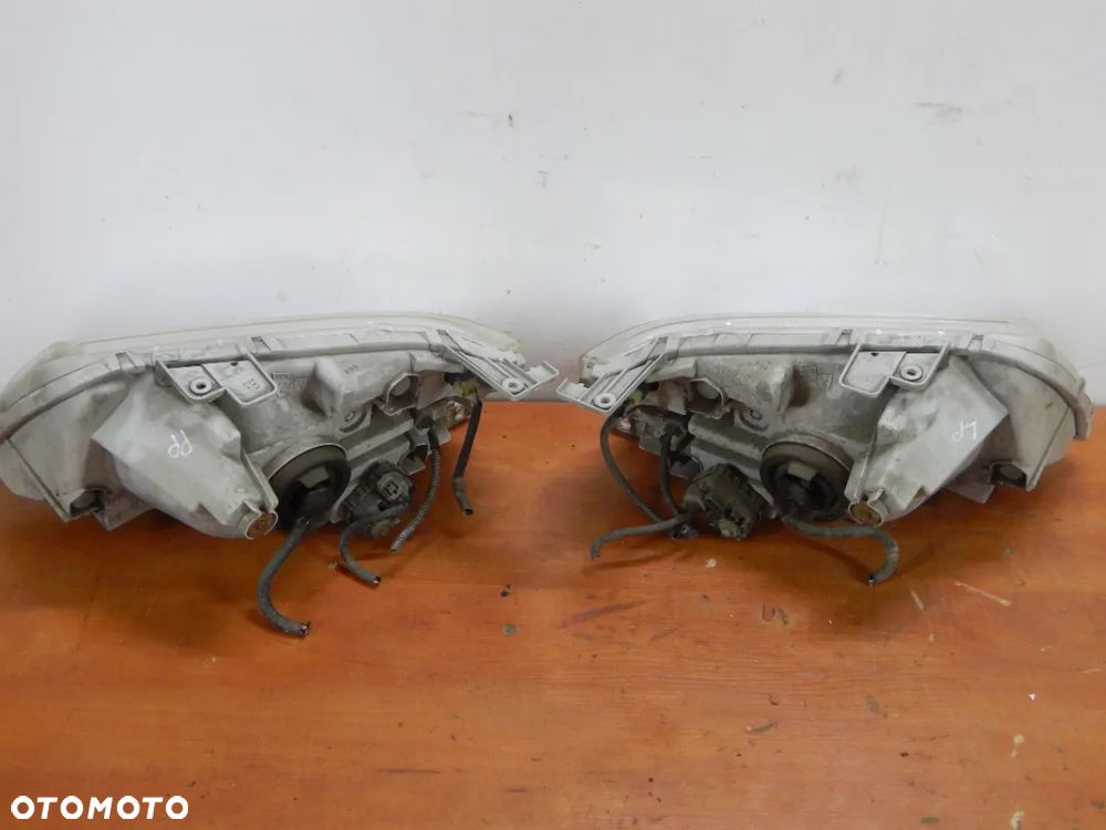 Lampa prawy przód Suzuki Grand Vitara II 05-14 Łuków części - 8