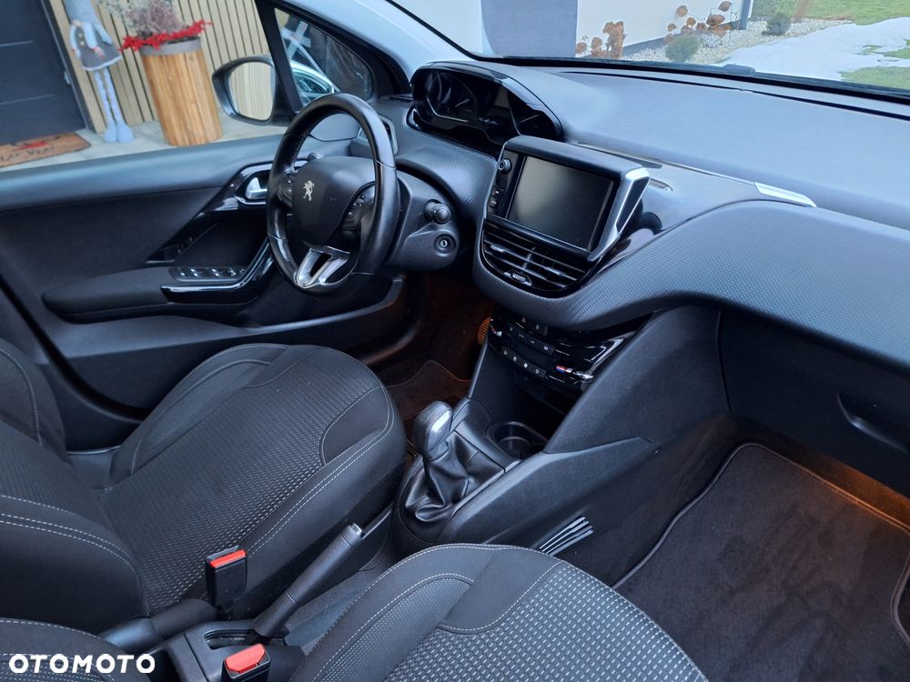 Peugeot 208 - 7