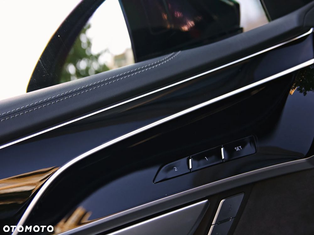 Audi A8 - 12