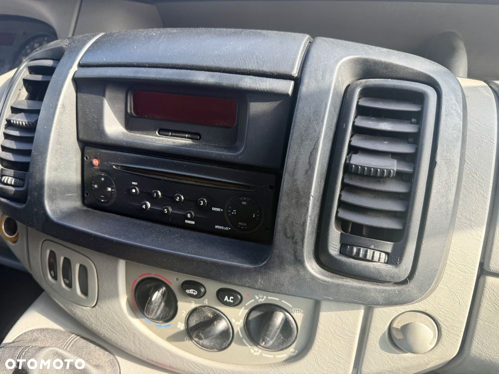 Renault Trafic - 14