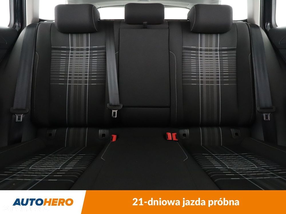 Volkswagen Golf - 16