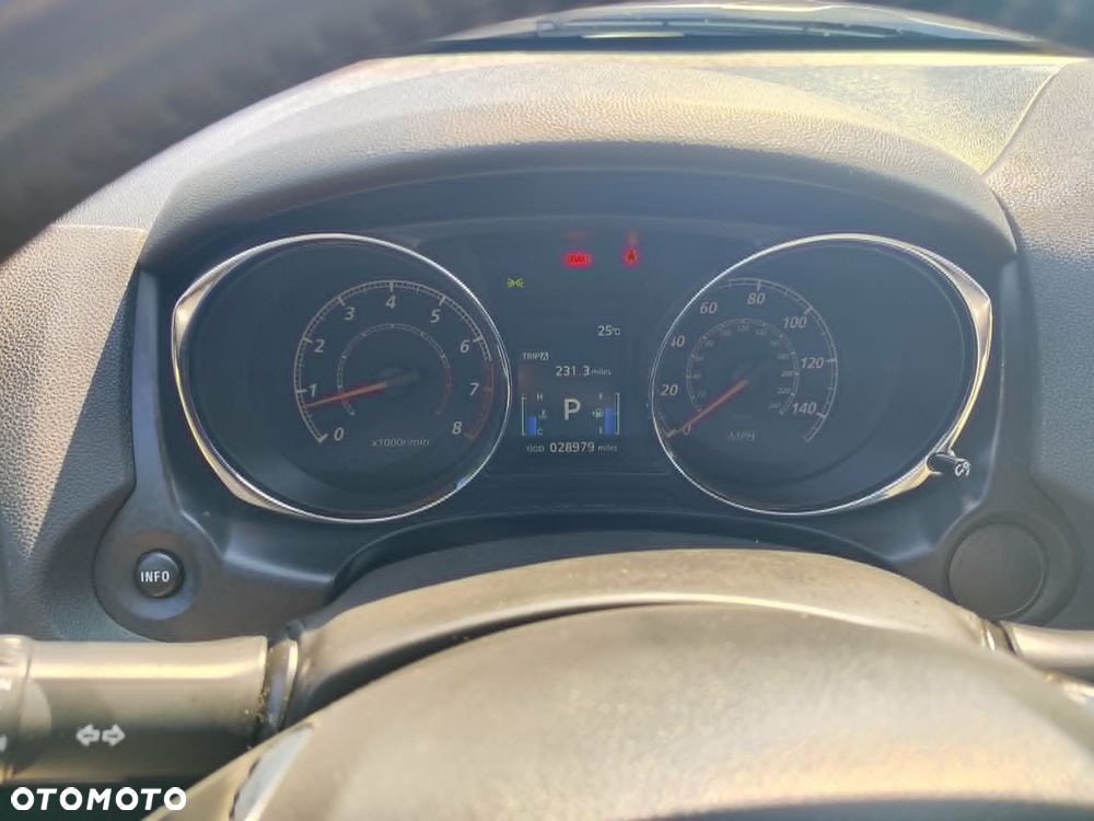 Mitsubishi Outlander - 11