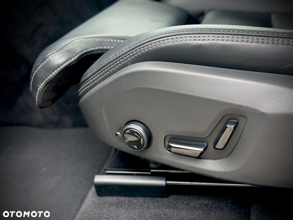 Volvo XC 60 T8 AWD Ultra Bright - 32