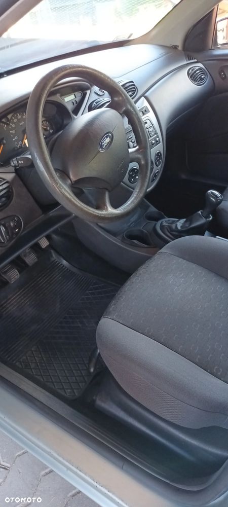 Ford Focus 1.6 X100 - 4