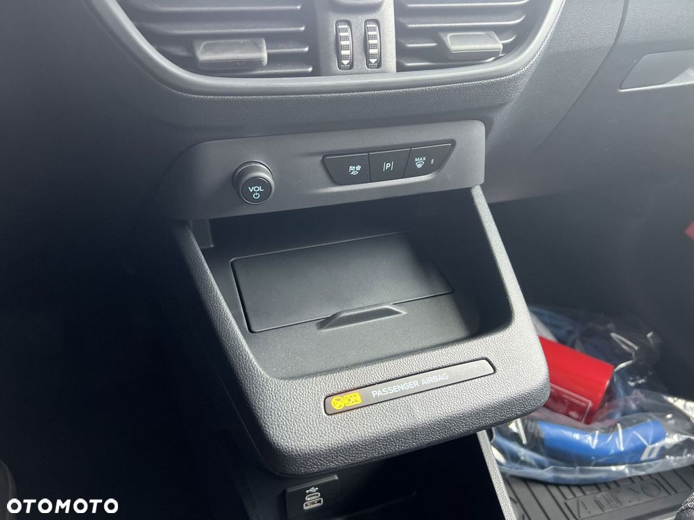 Ford Transit Courier - 29