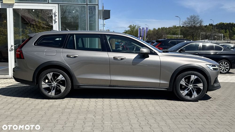 Volvo V60 Cross Country - 5