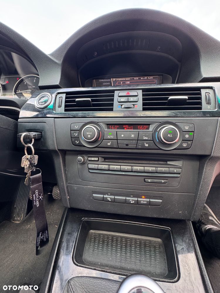 BMW Seria 3 320d xDrive - 13