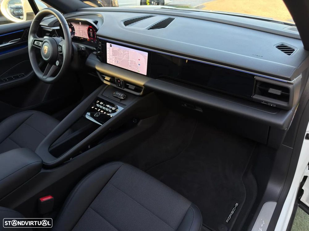 Porsche Macan Electric 4 - 24