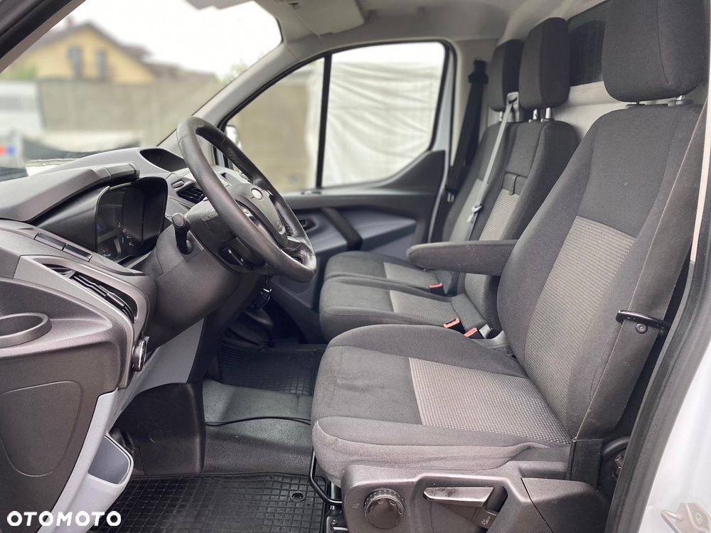 Ford TRANSIT CUSTOM - 11