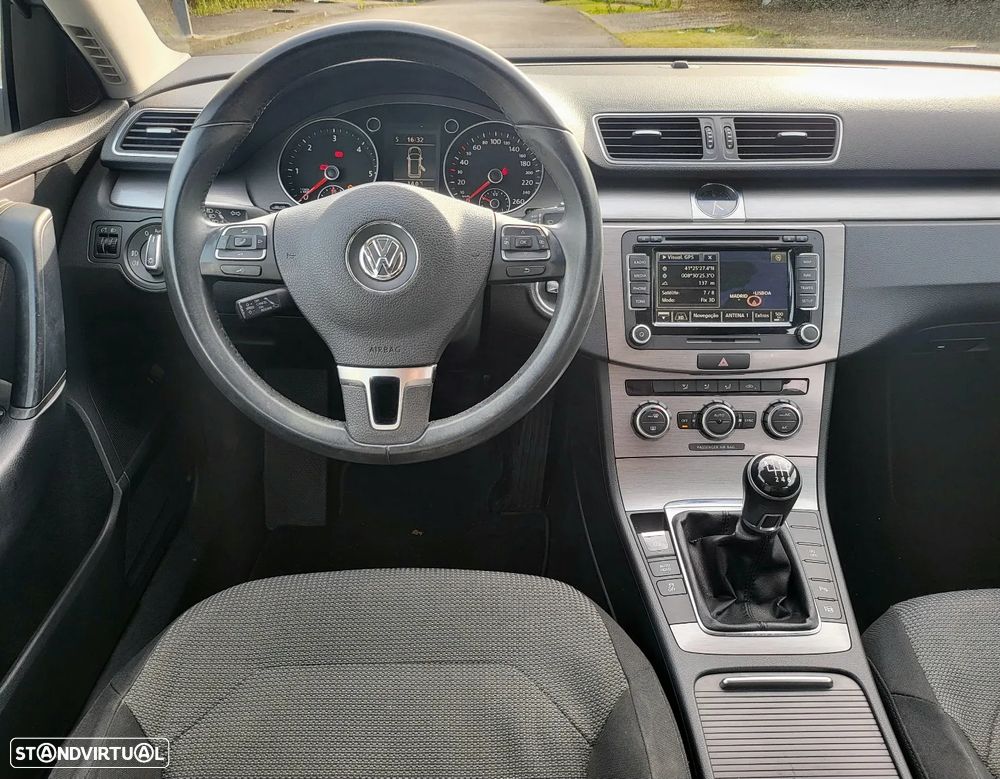 VW Passat Variant 1.6 TDI BlueMotion - 16