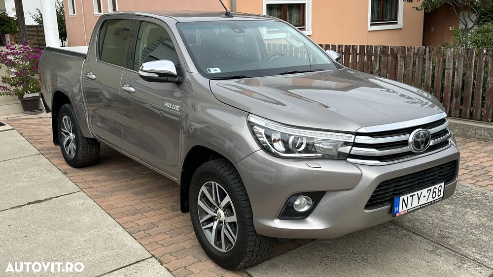 Toyota Hilux 4x4 Double Cab Executive - 2