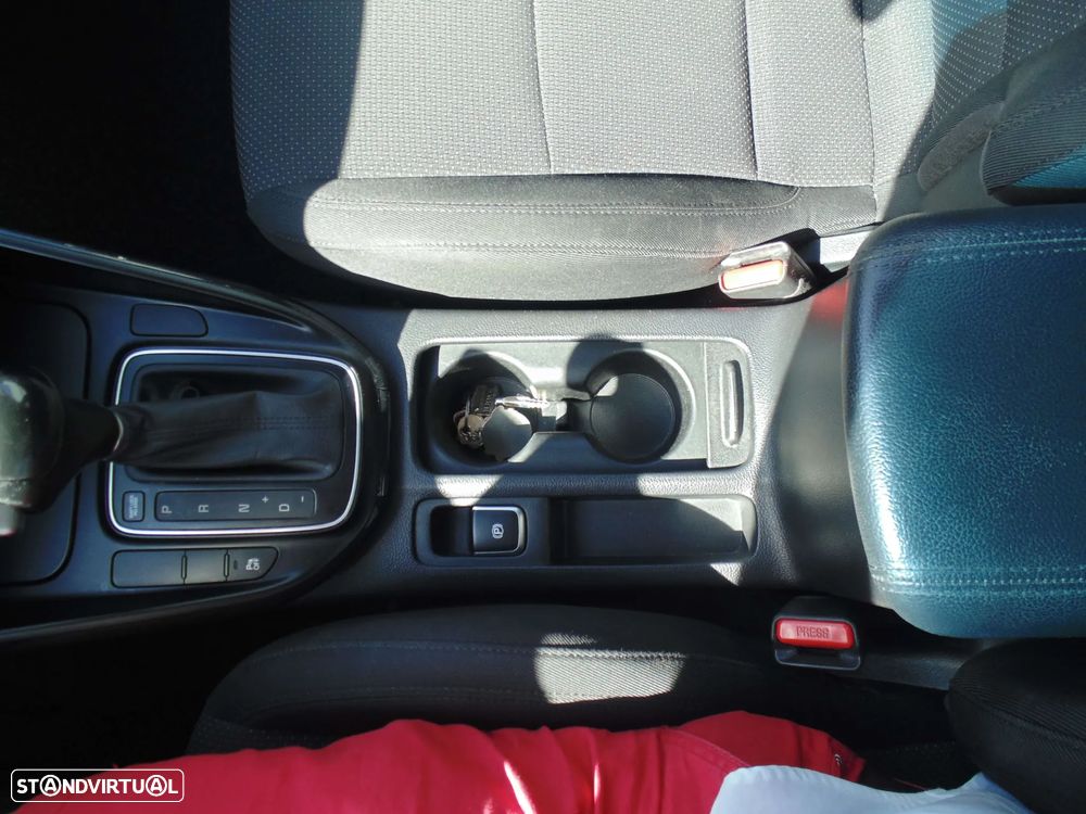 Kia Carens 1.7 CRDi ISG TX Aut. - 33