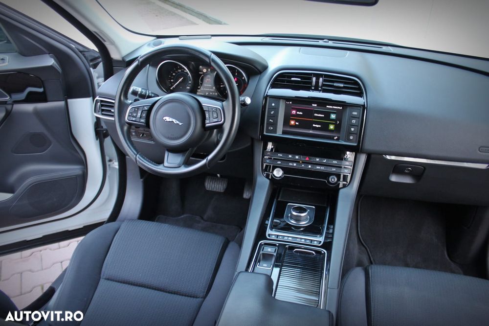 Jaguar F-Pace - 7